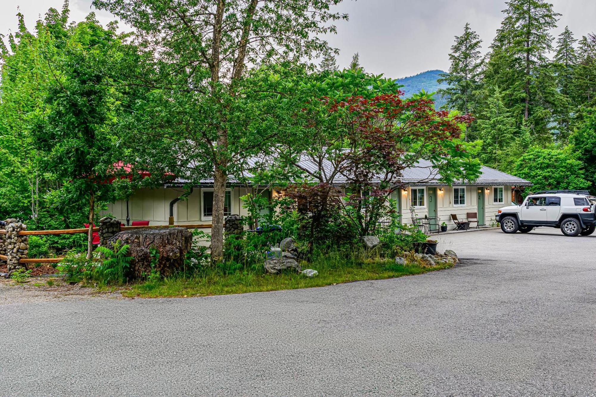 Barefoot Villas And Retreat Christina Lake Exterior photo