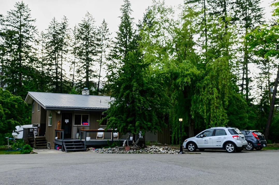Barefoot Villas And Retreat Christina Lake Exterior photo