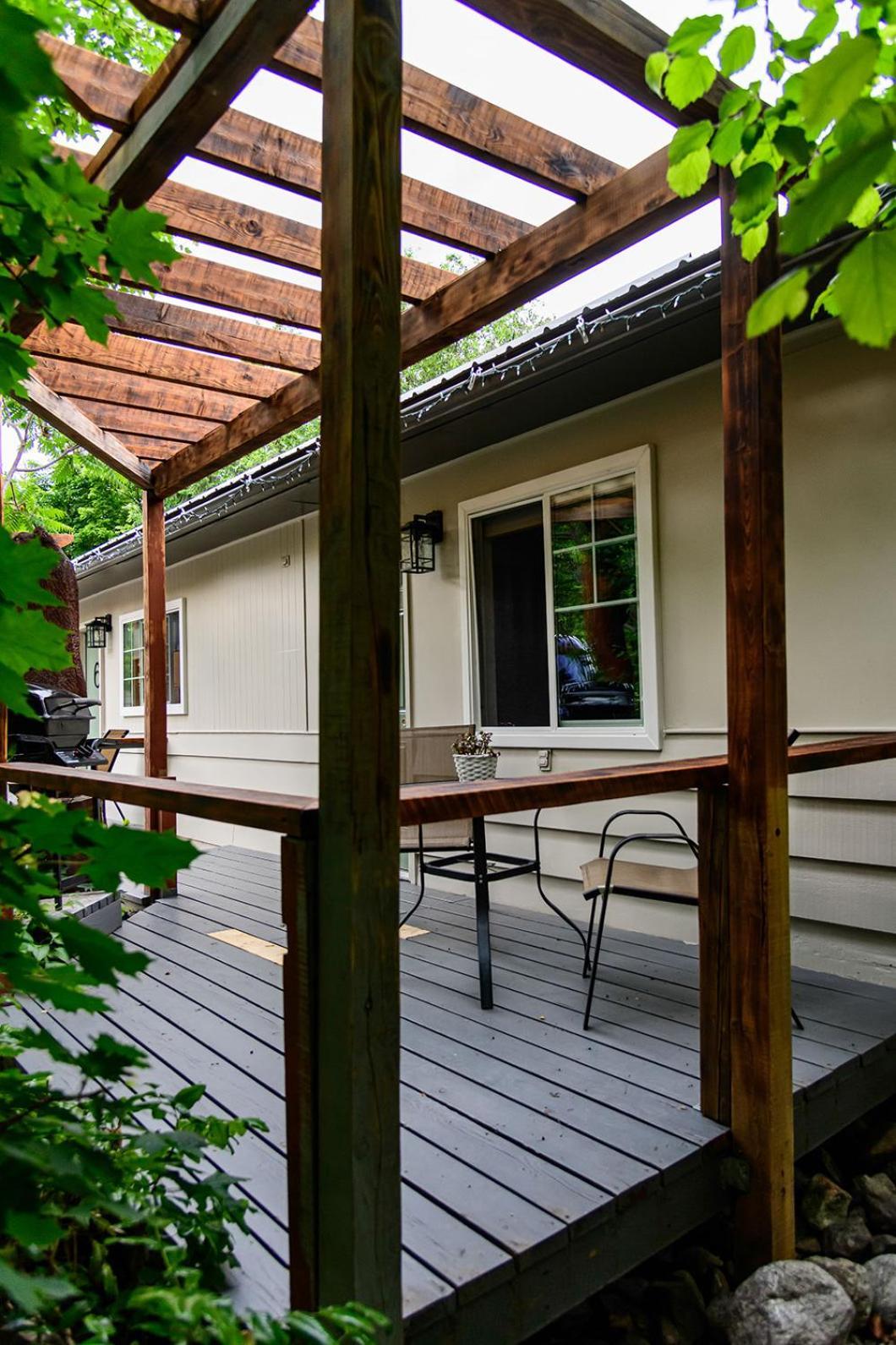 Barefoot Villas And Retreat Christina Lake Exterior photo